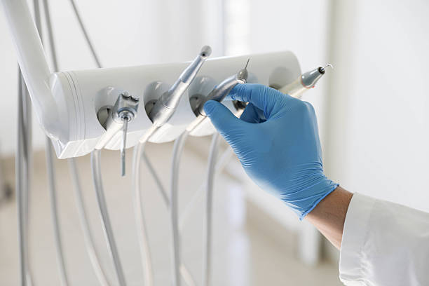 Professional Emergency Dentist technician working in Broadview Park, FL